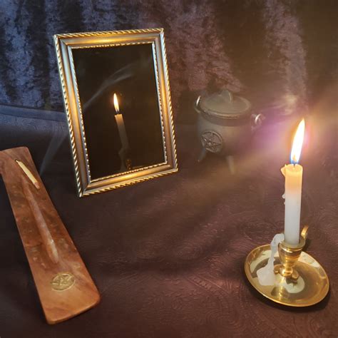 Wiccan divination mirror